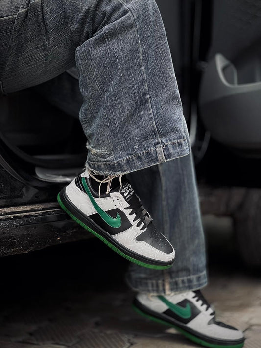 NIKE - SB DUNK SKATEBOARD