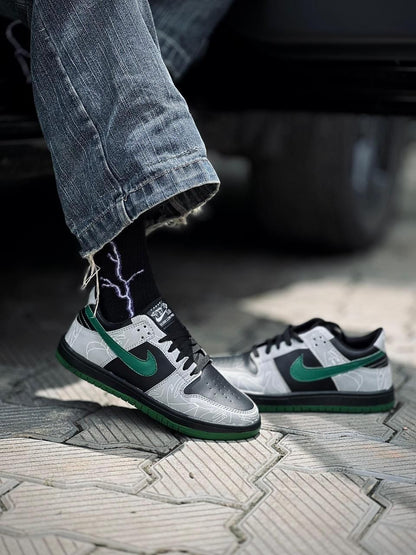 NIKE - SB DUNK SKATEBOARD