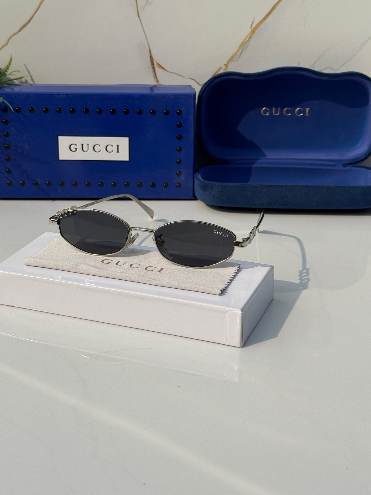 GUCCI × SUNGLASS