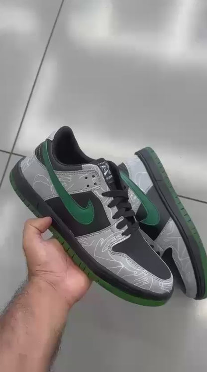 NIKE - SB DUNK SKATEBOARD